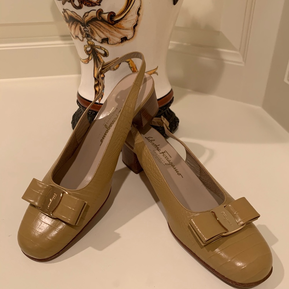 Ferragamo Croc Embossed Sling-back Vara Bow Pump 9